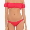 Bikini rosso con spalle scoperte
