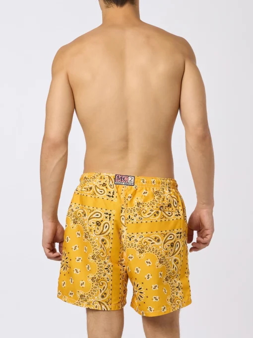 Costume da bagno da uomo con stampa bandana ocra
