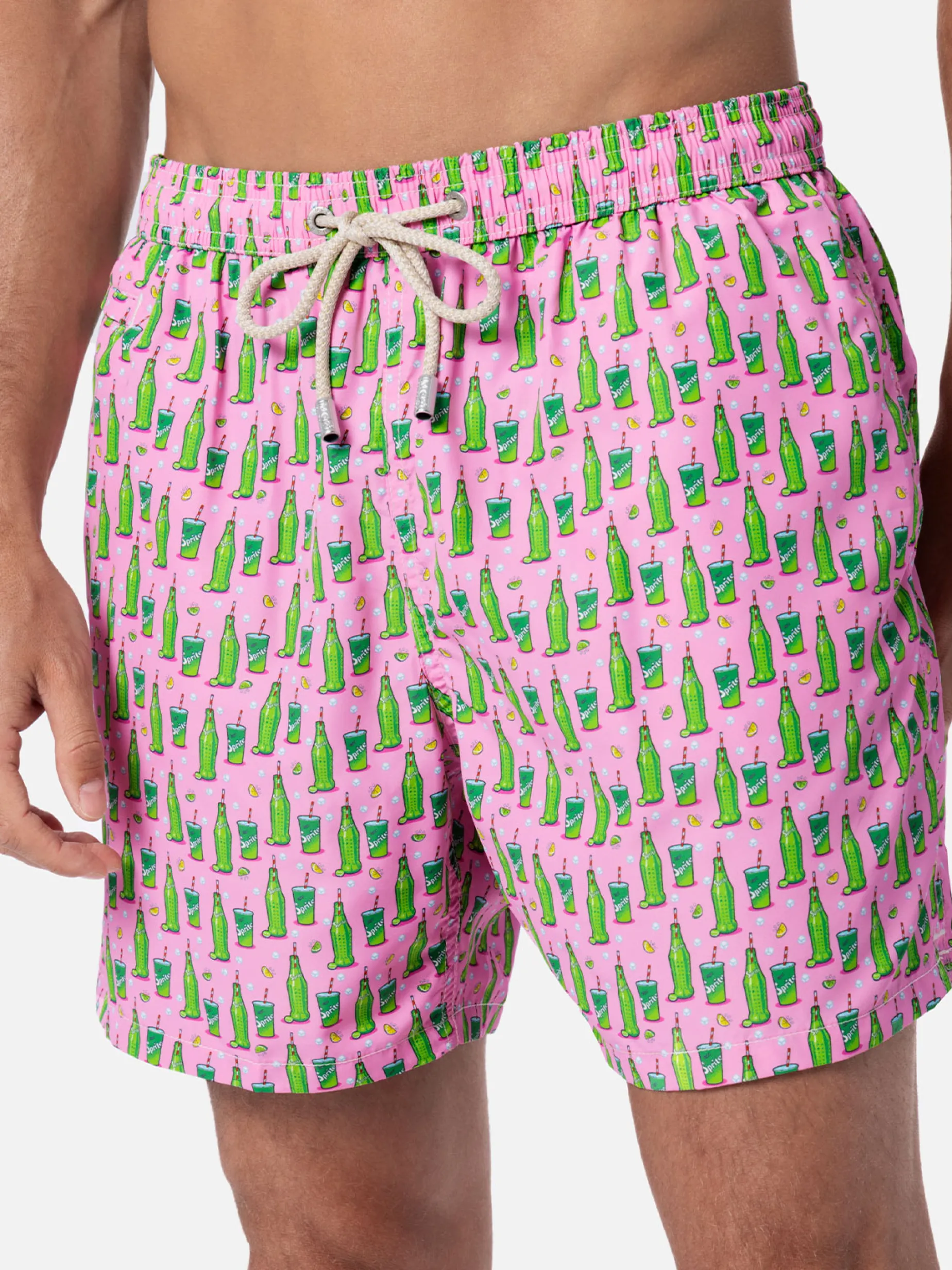 Costume da bagno da uomo in tessuto leggero Lighting Micro Fantasy con stampa Sprite | EDIZIONE SPECIALE THE COCA COLA COMPANY