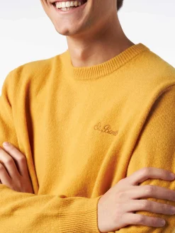 Maglia da uomo girocollo giallo ocra con ricamo St. Barth