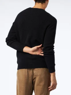 Maglia nera da uomo in lana stretch con ricamo St. Barth