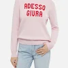 Maglione da donna rosa New Queen con stampa Adesso Giura