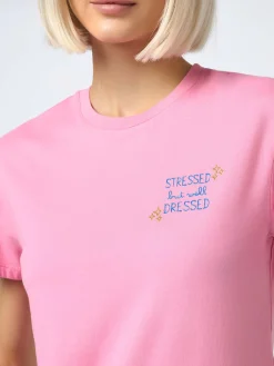 T-shirt da donna girocollo Emilie in jersey di cotone con ricamo Stressed but Well Dressed
