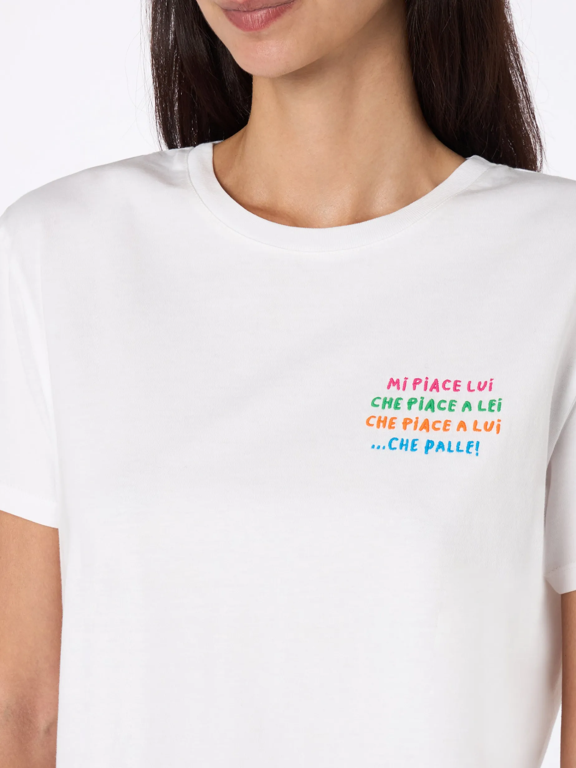 T-shirt girocollo in jersey di cotone bianco da donna Emiilie con ricamo Mi piace lui...